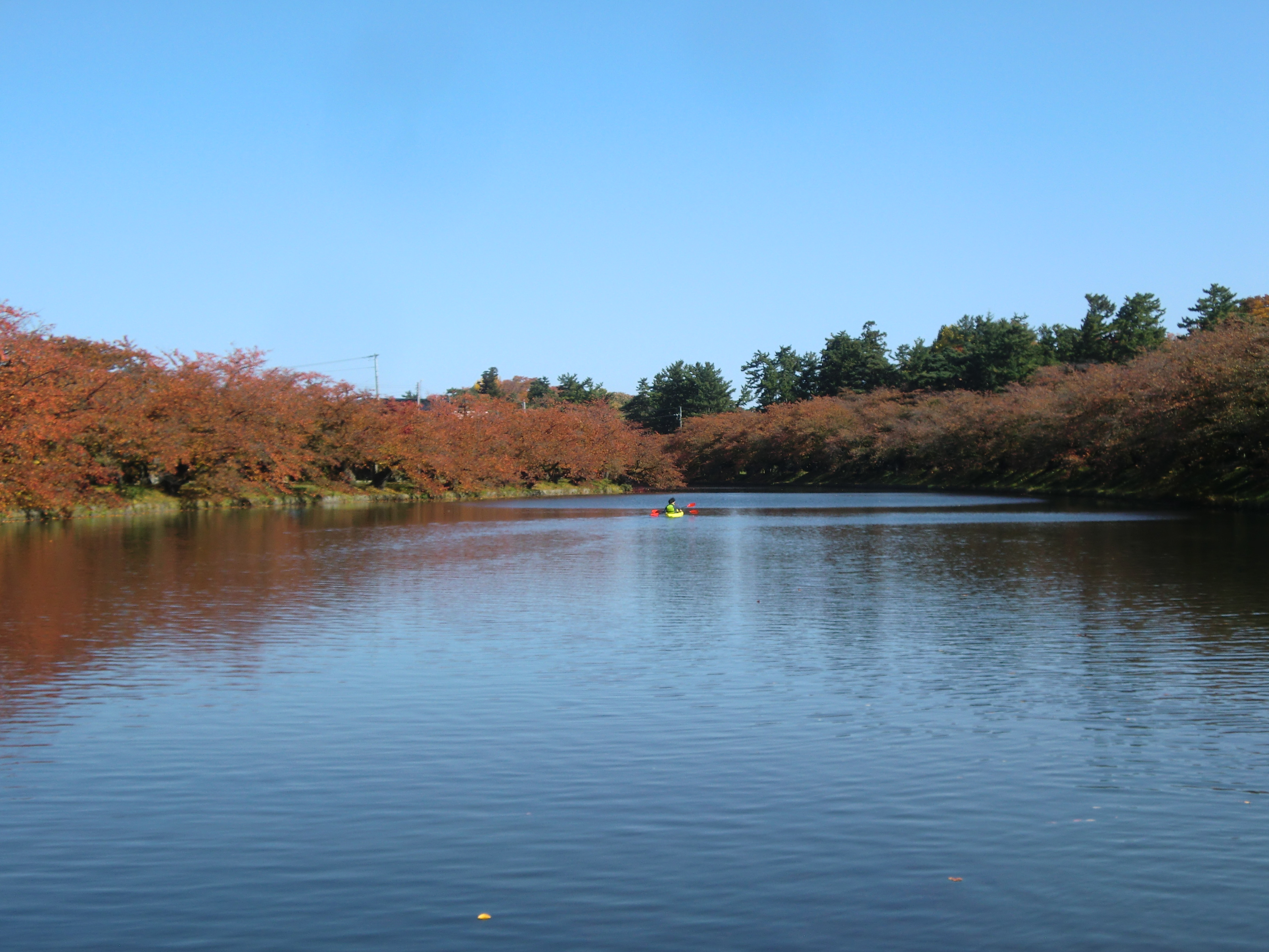 秋のカヌー体験in弘前公園