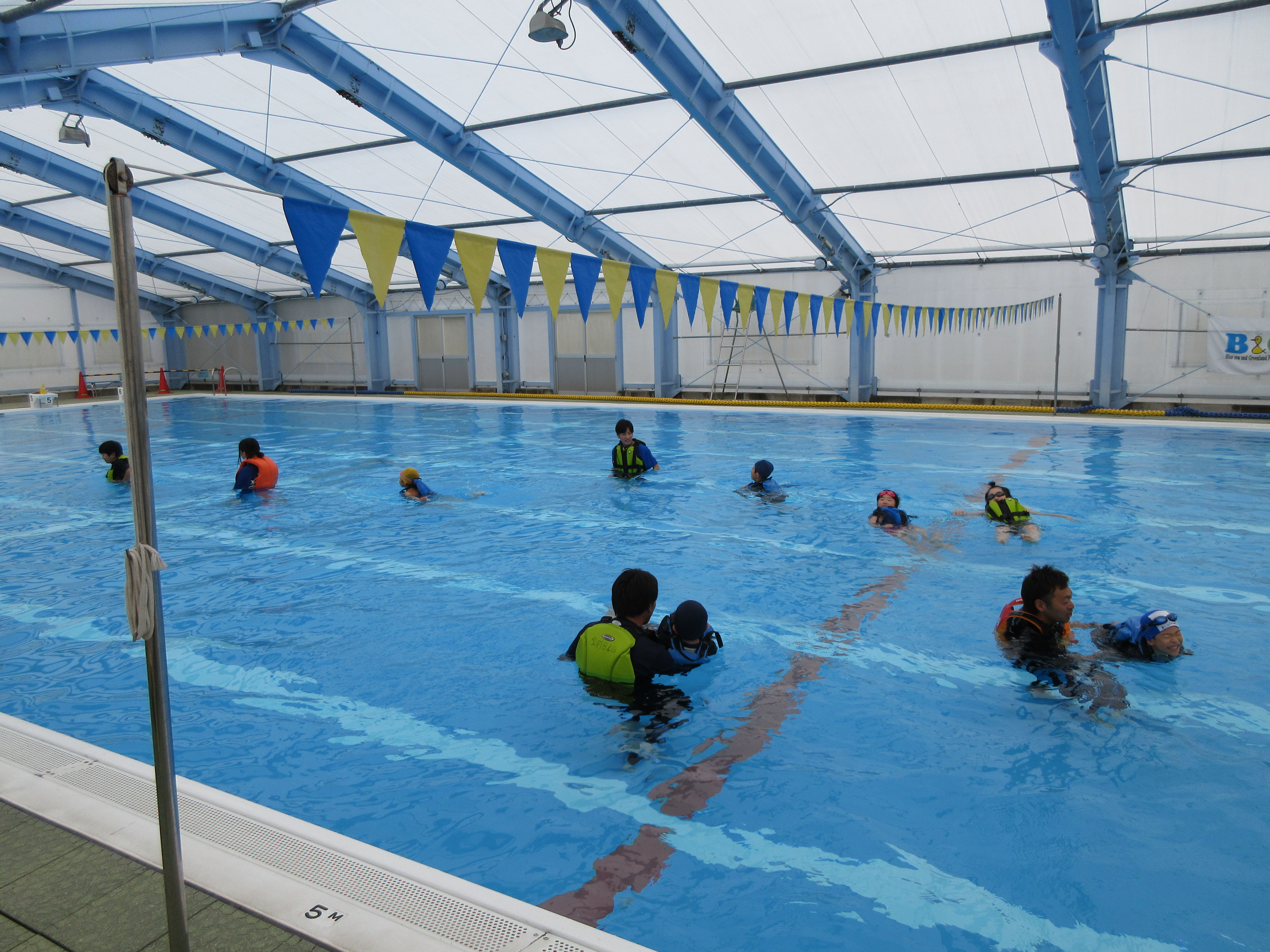 障がいのある小学生のB&G水に親しむ体験会