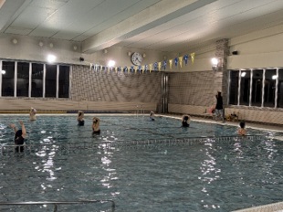 プールで楽しくFITNESS