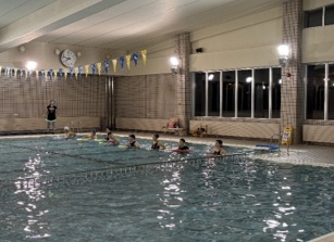 プールで楽しくFITNESS