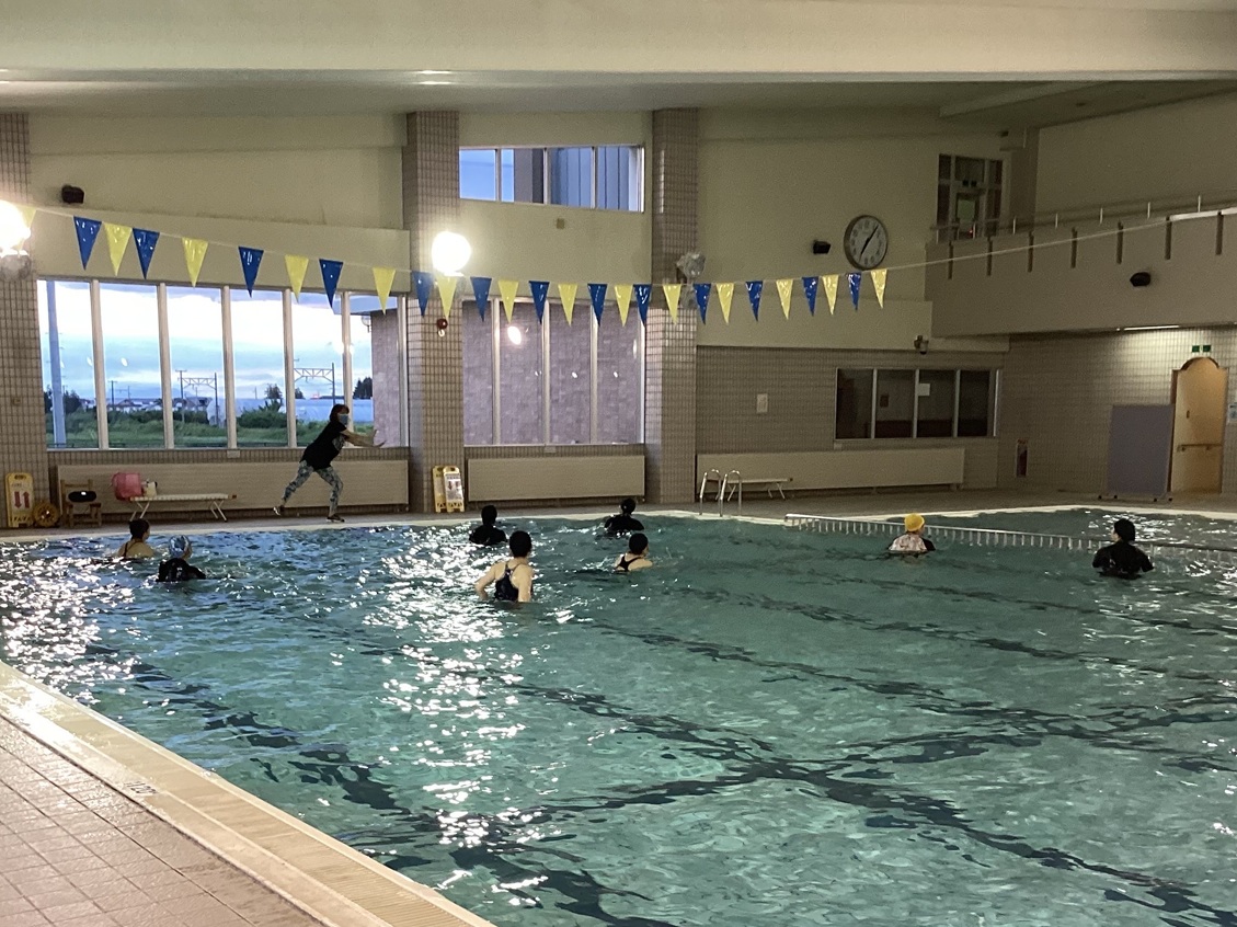 プールで楽しくFITNESS