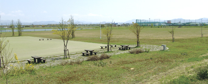 加藤川河川敷簡易運動広場